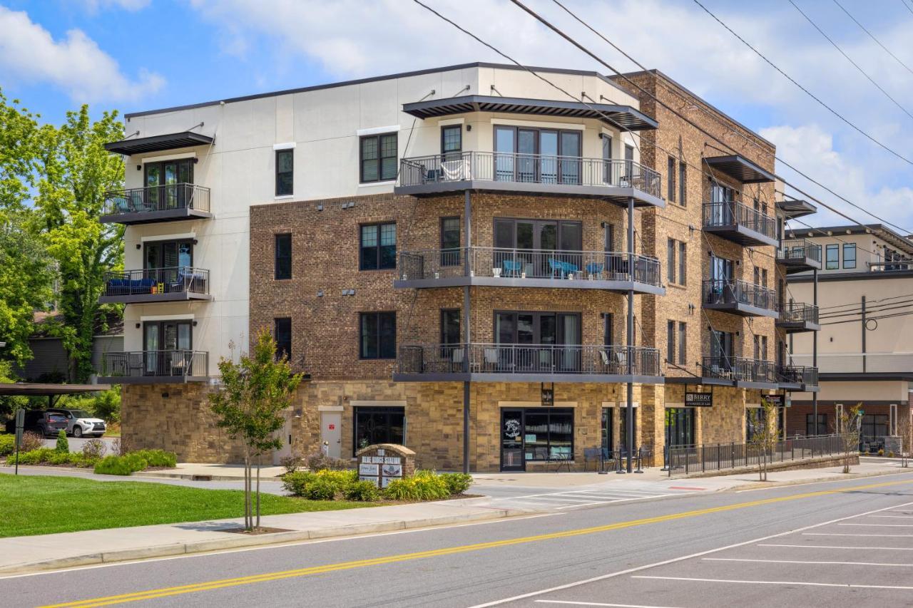 Beautiful Downtown Condo - Balcony - Amazing City Views - Loaded Kitchen - Stainless Steel Appliances - Board Games & More Blue Ridge Luaran gambar