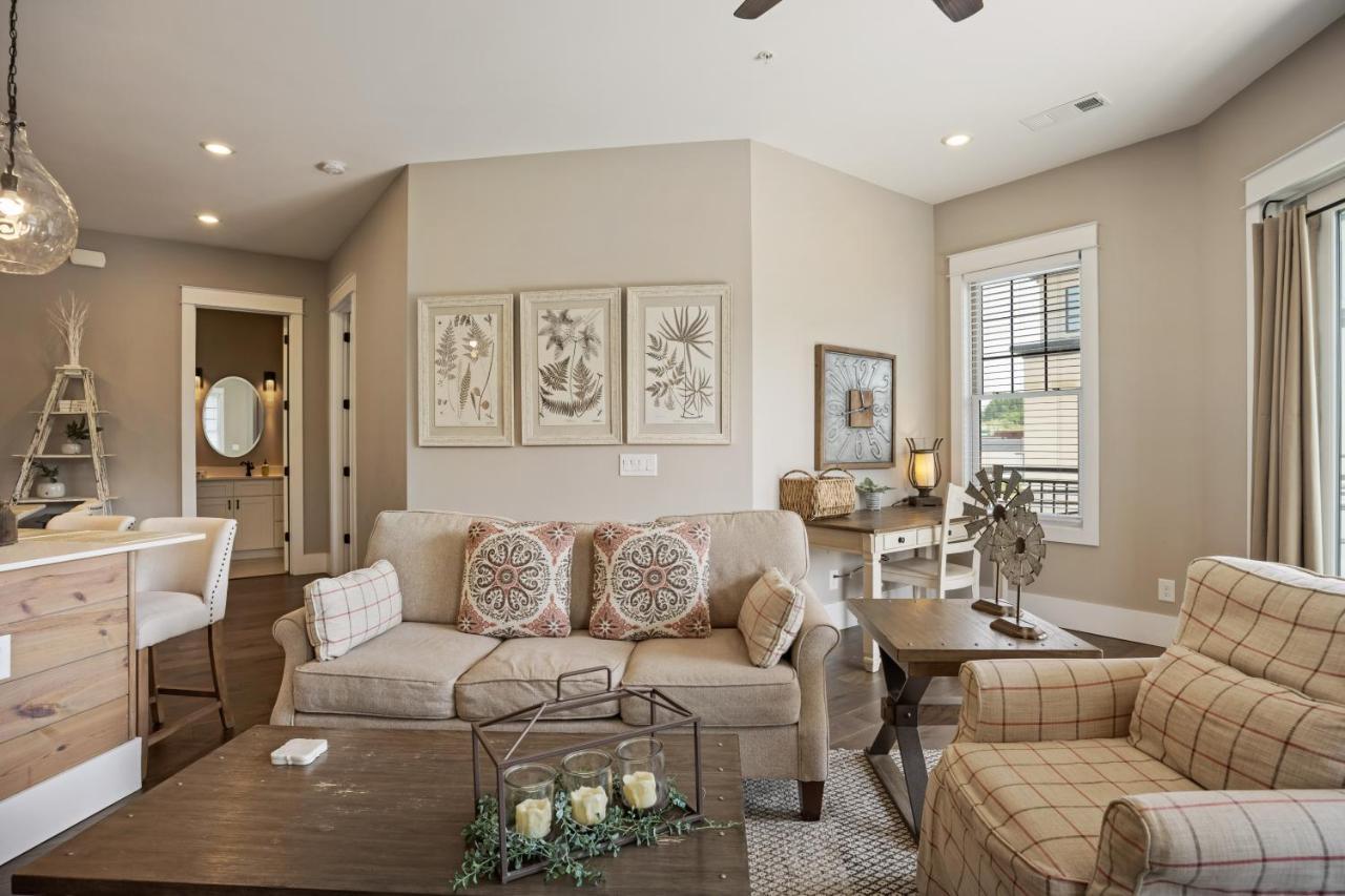 Beautiful Downtown Condo - Balcony - Amazing City Views - Loaded Kitchen - Stainless Steel Appliances - Board Games & More Blue Ridge Luaran gambar