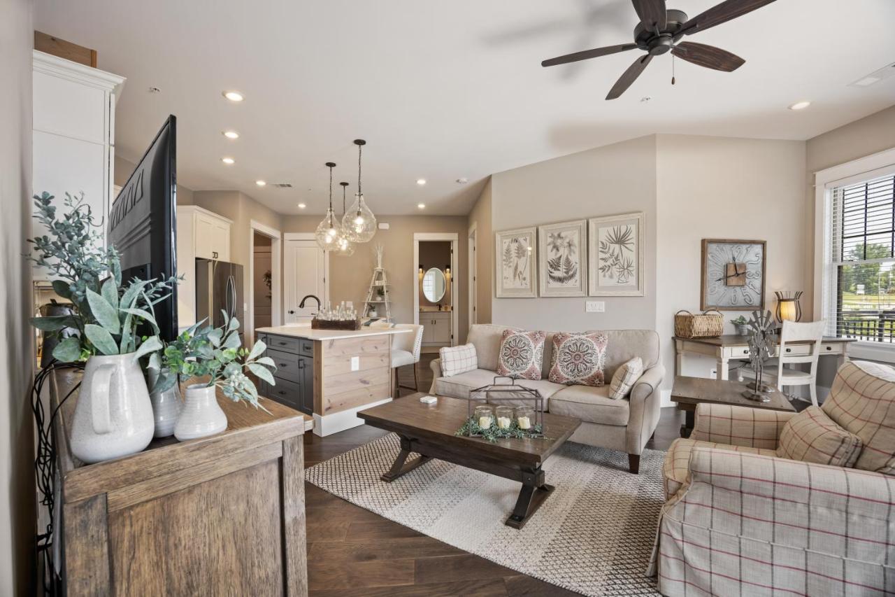 Beautiful Downtown Condo - Balcony - Amazing City Views - Loaded Kitchen - Stainless Steel Appliances - Board Games & More Blue Ridge Luaran gambar
